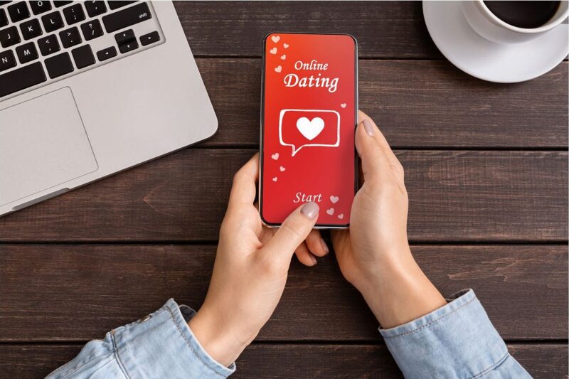 How to Stay Safe While Dating Online and Offline